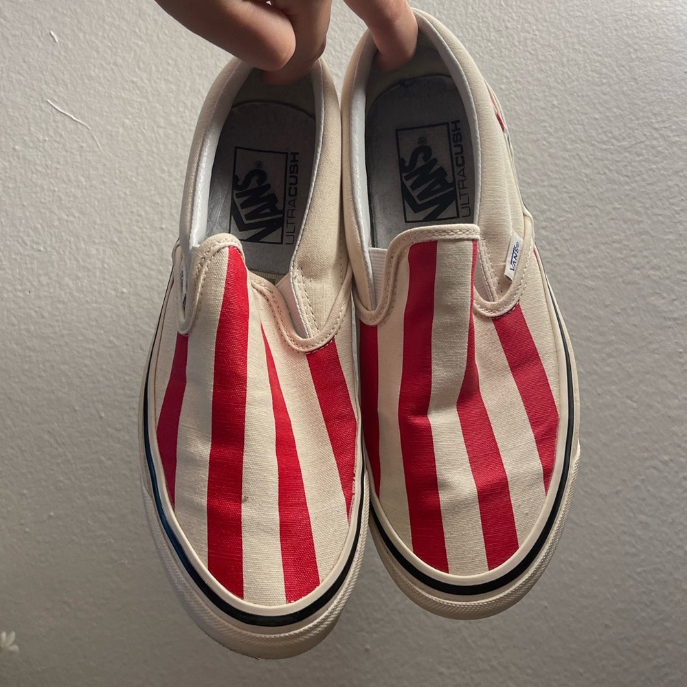 Vans style 98 slip ons